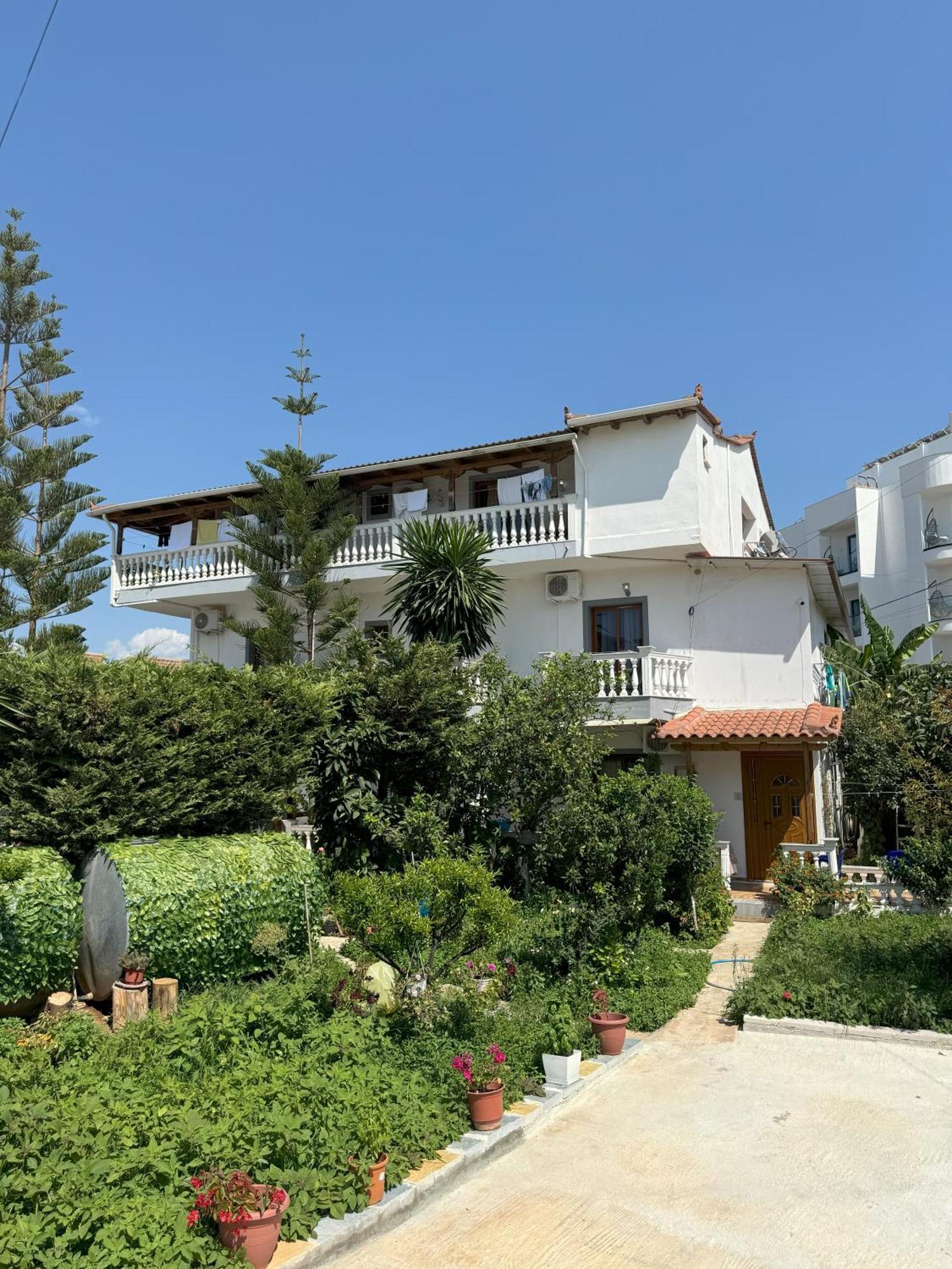 Garden Veli