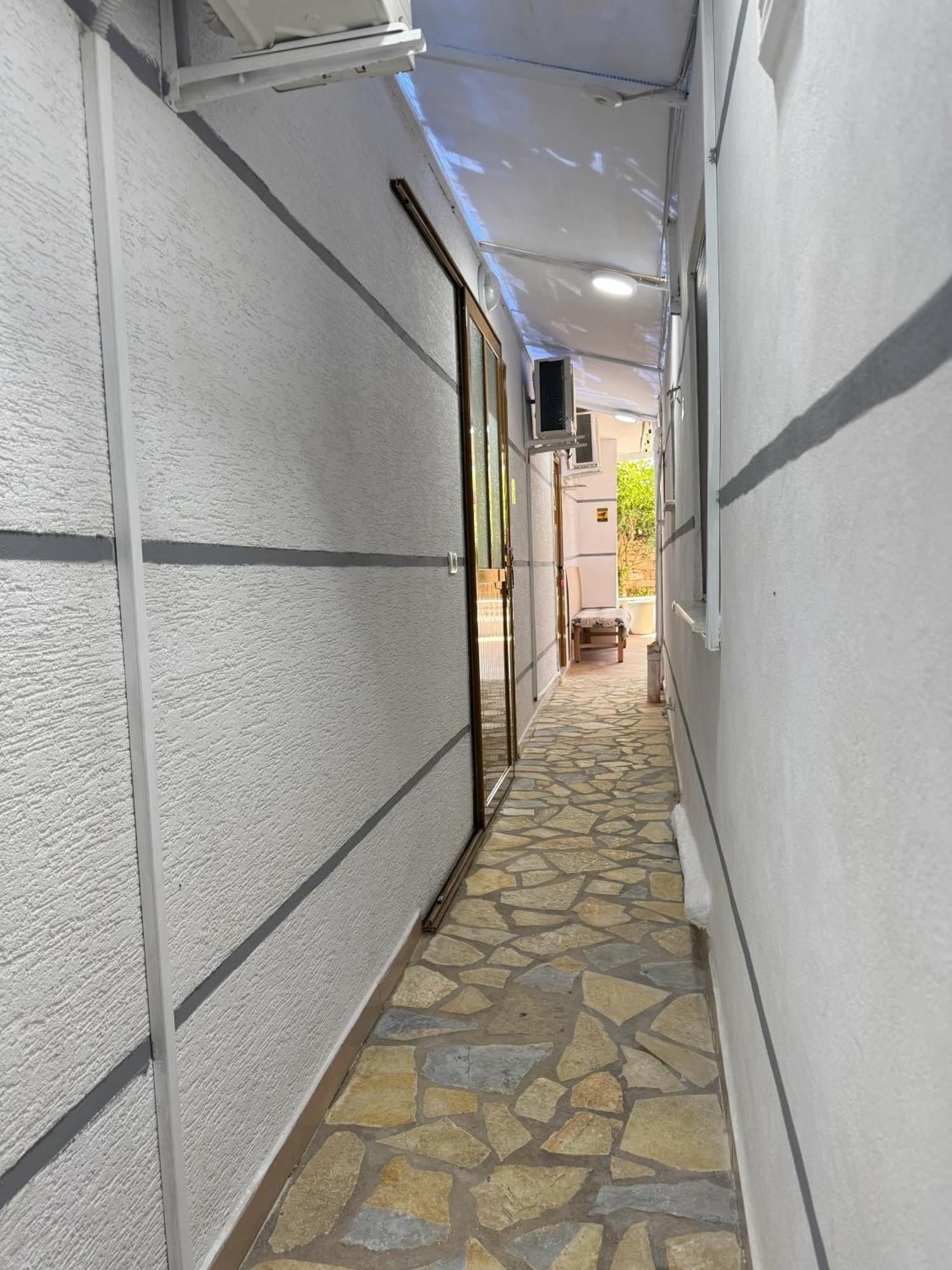 Garden Veli Apartment Ksamil